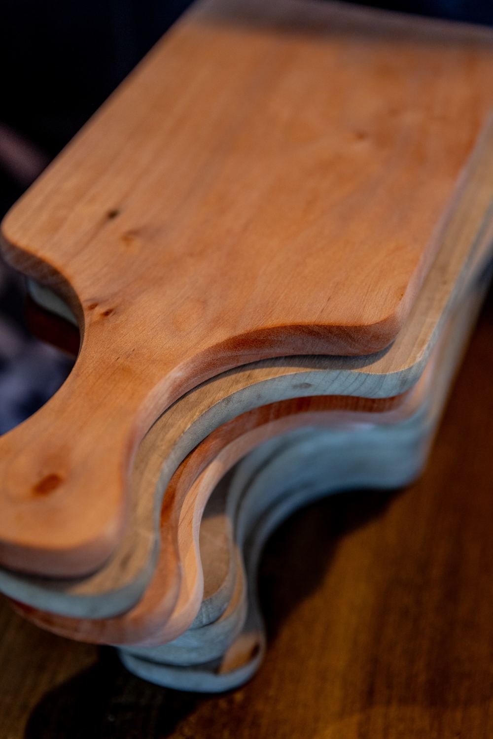 Des planches en bois empilées